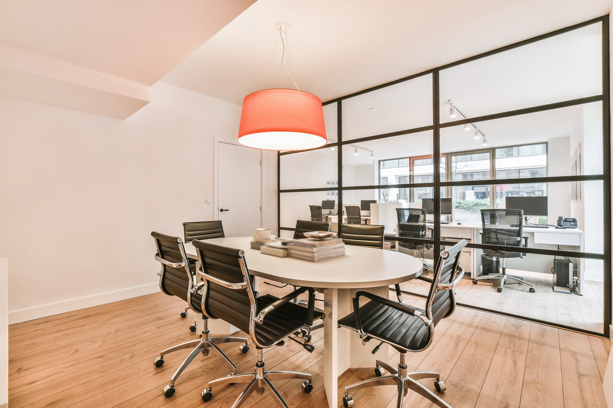 Spacious Office Room Design